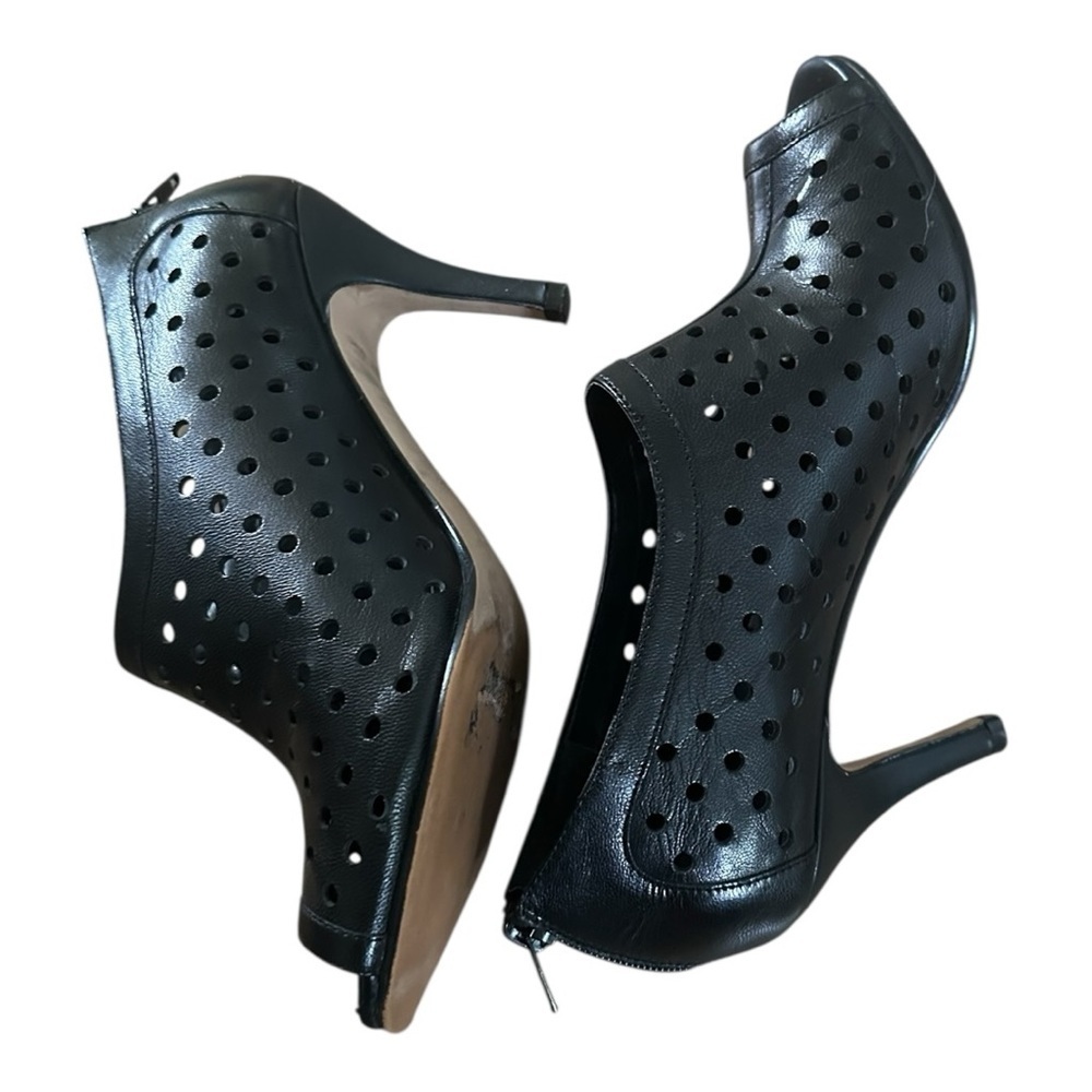 VANELi Woman’s Leather Peep-toe Perforated Elegant  Stiletto Heels Size 8.5